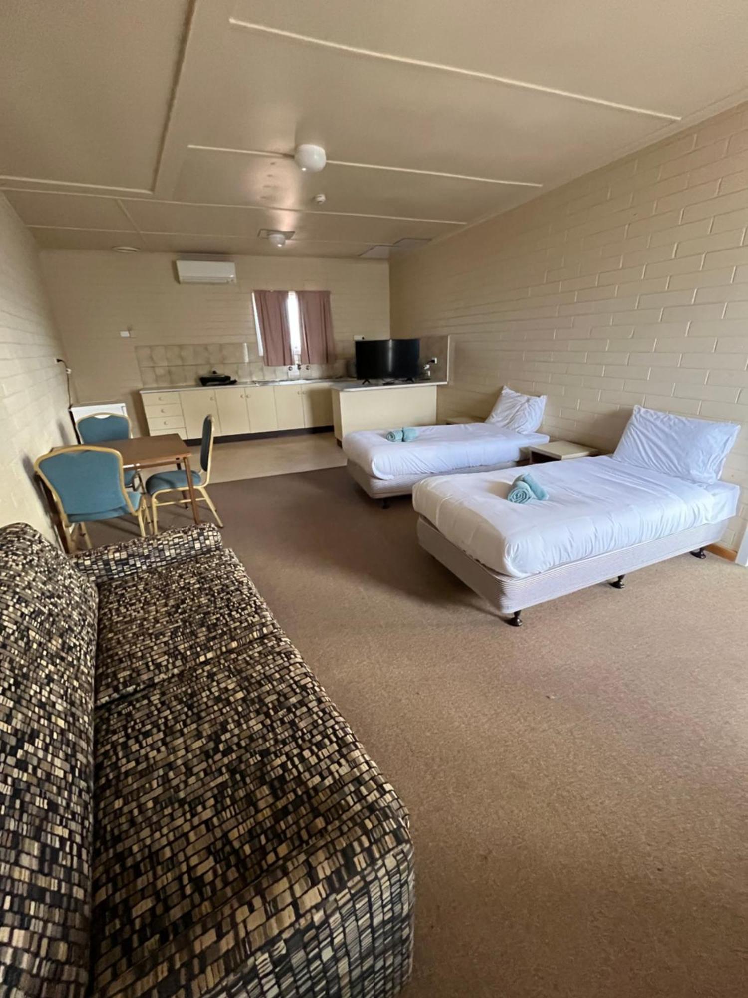 Opal Inn Hotel, Motel, Caravan Park Coober Pedy Extérieur photo